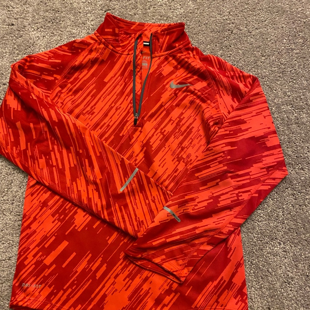 Nike, dry fit top. Size S Youth.
